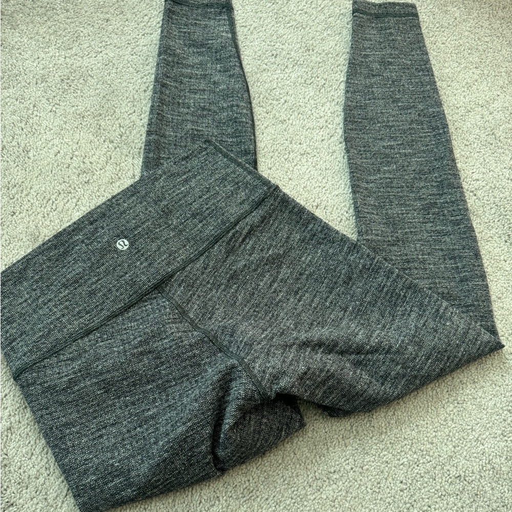 Lulu Lemon size 8 Lulu color gray.
Smoke free home.